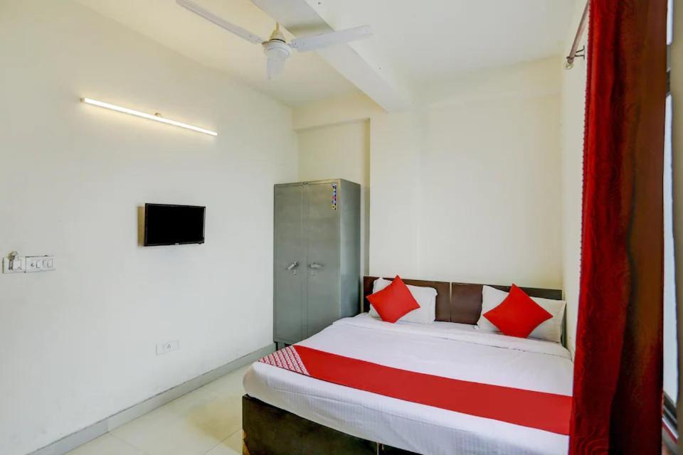 Hotel Park Plaza Noida Exterior foto